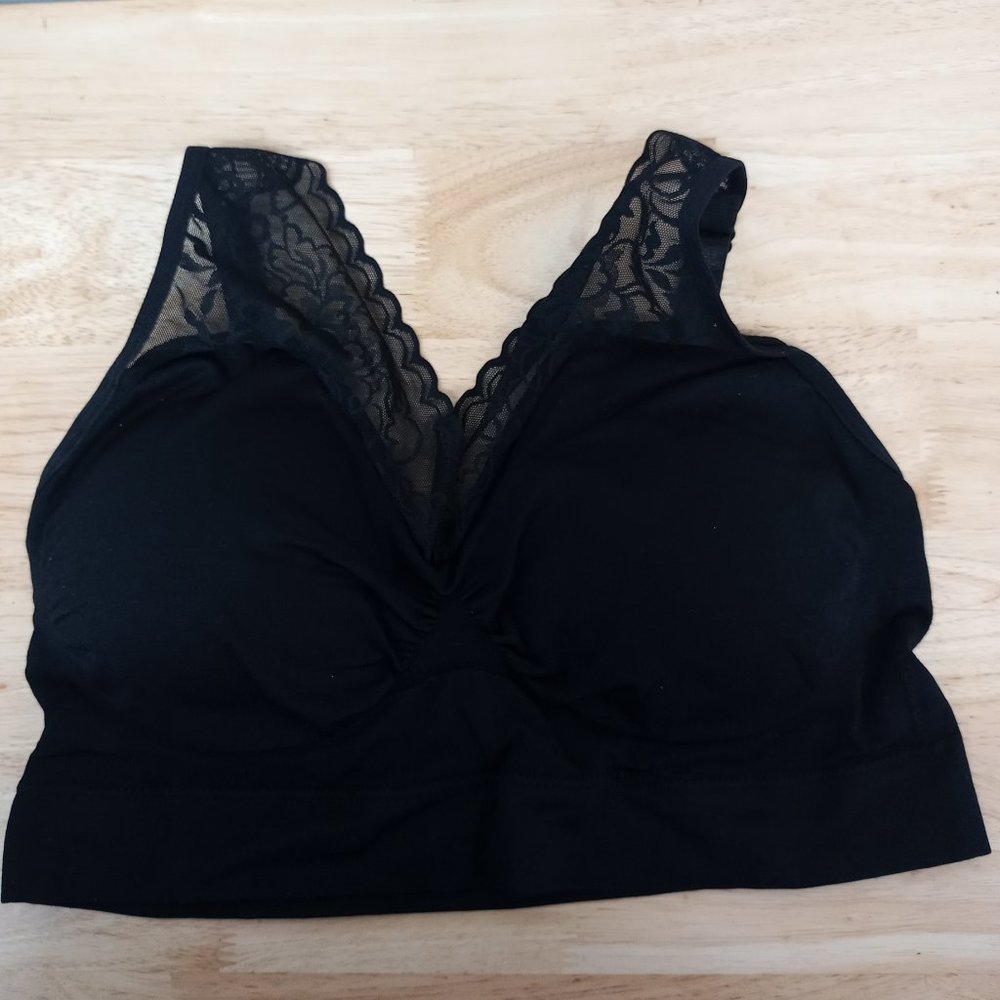 Rhonda Shear  Seamless Leisure Bra with Lace Neckline XL